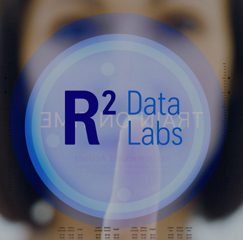 معامل بيانات آر2